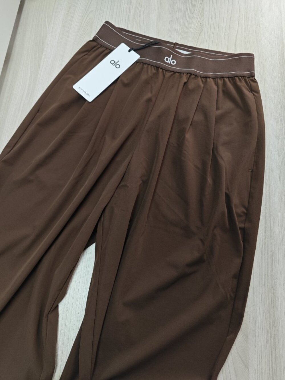 ⭐ALO Yoga Suit Up Trouser,Espresso coffee brown pants 🧸（Regular）NWT - Picture 2 of 8